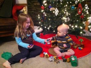 kids around the tree